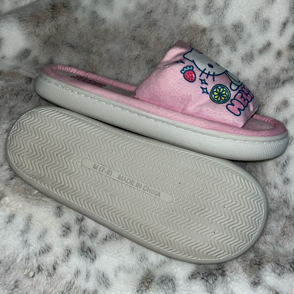 Hello Kitty Slippers - Picture 4 of 7